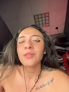 SinSirenXXX Adlı Modelin Canlı XXX Sohbeti