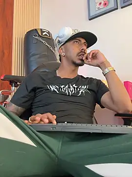Chatroom XXX en direct de Latinmoster_boss