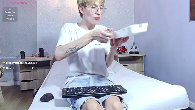 axell_stone_'s Live XXX Chat