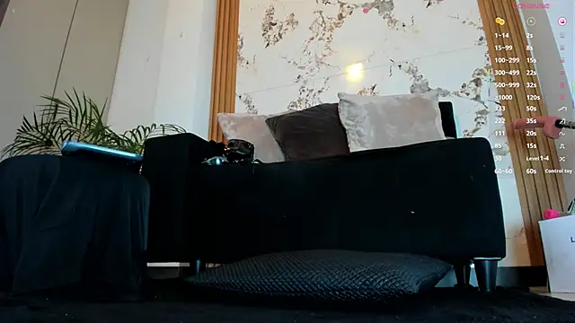 MontserratMarie's Live XXX Chat
