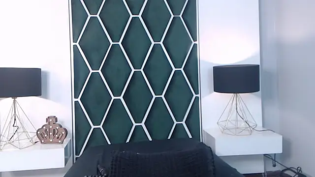 SunnyLuxxx Live XXX-Chat