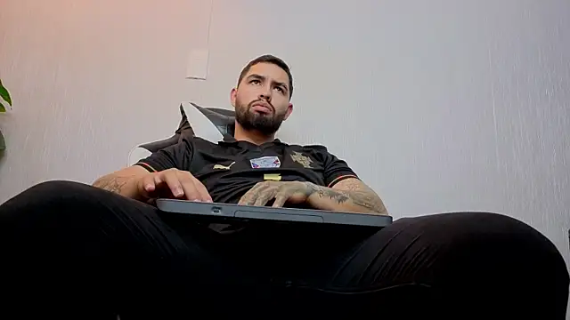 matteosantos' Live XXX Chat