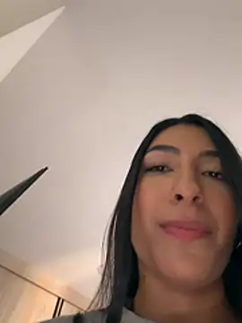 AshleyG_222 Adlı Modelin Canlı XXX Sohbeti