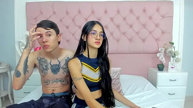 Онлайн чат XXX SarahDoll__