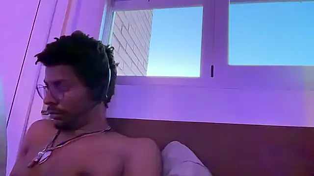 HoleBreeder Chat XXX live
