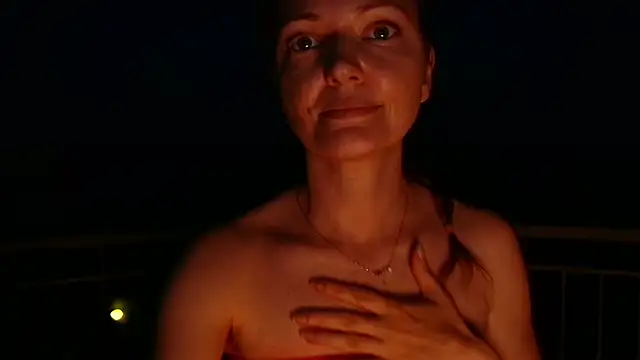 AddictiveLara: απευθείας συνομιλία ΧΧΧ