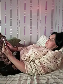 HotyEmily Adlı Modelin Canlı XXX Sohbeti