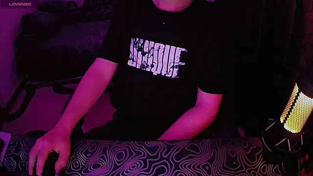 xXxHARDPORNxXx Adlı Modelin Canlı XXX Sohbeti
