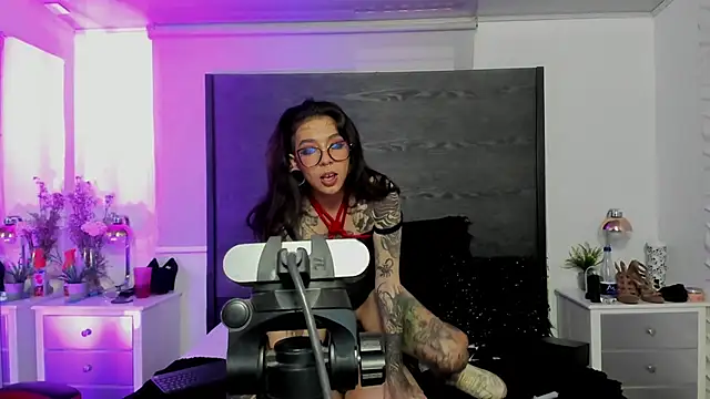 دردشة inkedsinners_ الجنسية المباشرة