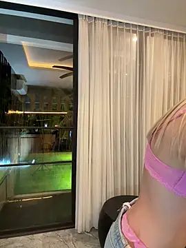 XXX chat uživo modela FriendlyFire_18