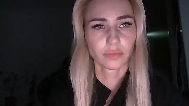 Solariaki's Live XXX Chat