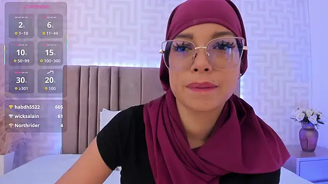 צ'אט XXX בשידור חי של naishaa_