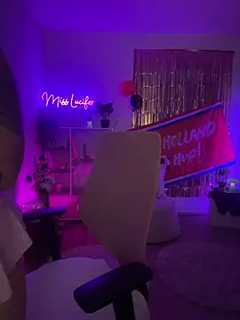 Miss_Lucifer6 Adlı Modelin Canlı XXX Sohbeti