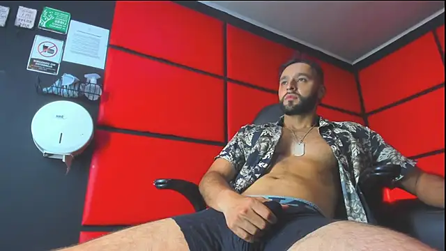 Mike333_ live XXX chat