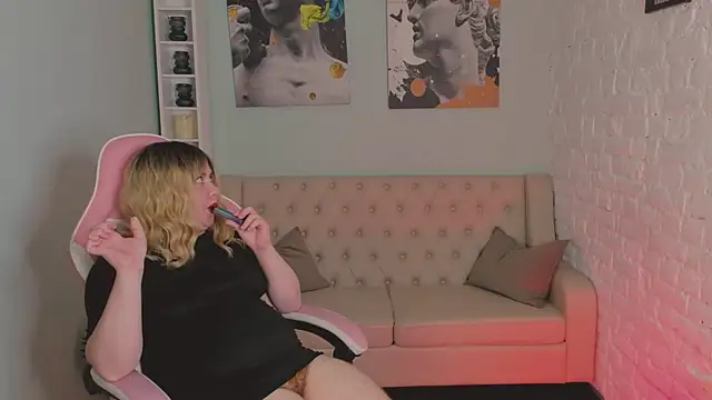 Goddess_Ellis' Live XXX Chat