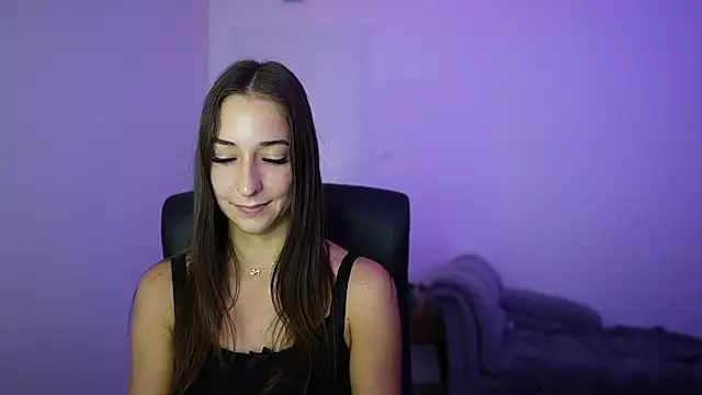 Crystalbrunette18's Live XXX Chat