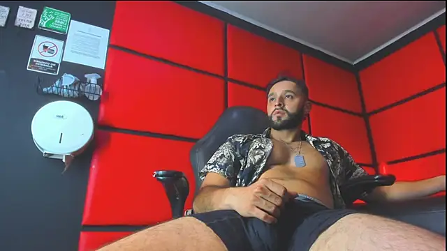Mike333_ Live XXX-Chat