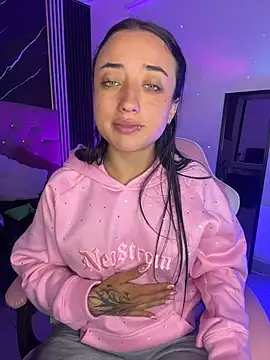 Ady_18 Live XXX Chat