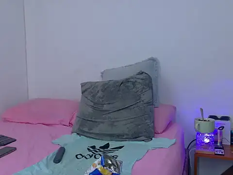 Chat XXX en directo de skoook_gray_