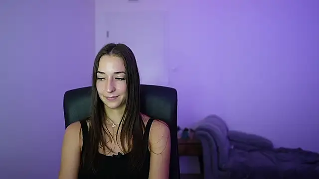 Crystalbrunette18's Live XXX Chat