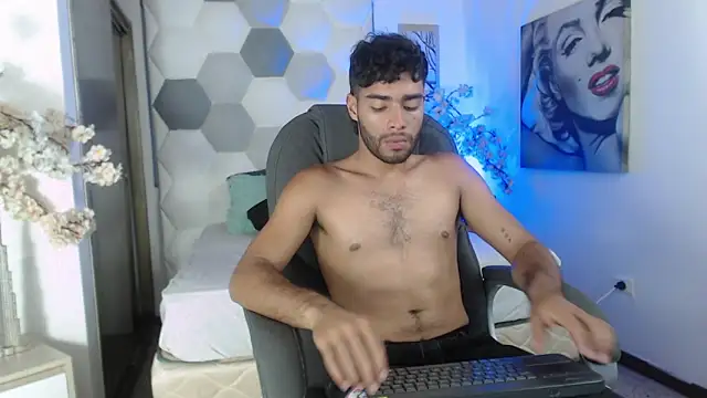 AlejandroGreco's Live XXX Chat