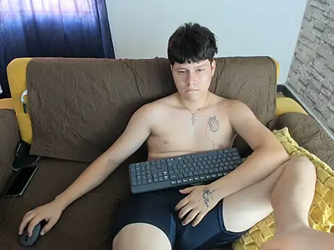 daniel_leon 即時 XXX 聊天
