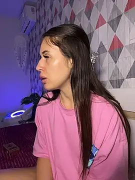 Lira_Fayeee élő XXX-chatje