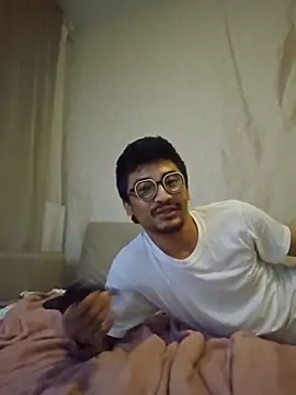 Lokomo32 live XXX chat
