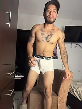 Kenny_romano: διαδικτυακό σόου στην κάμερα