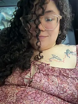 CurlyMilf_Vannexxxa 即時 XXX 聊天