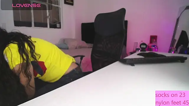 Estefany777's Live XXX Chat