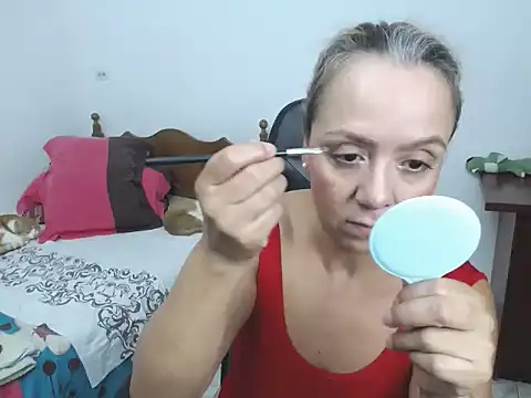 צ'אט XXX בשידור חי של yeslluisa