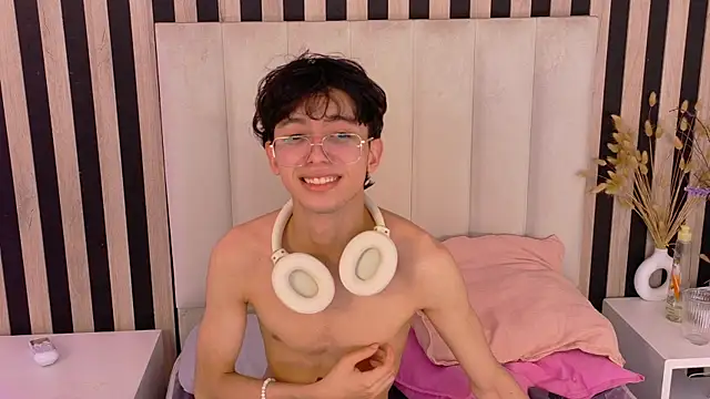 Twink_Sebas7 即時 XXX 聊天