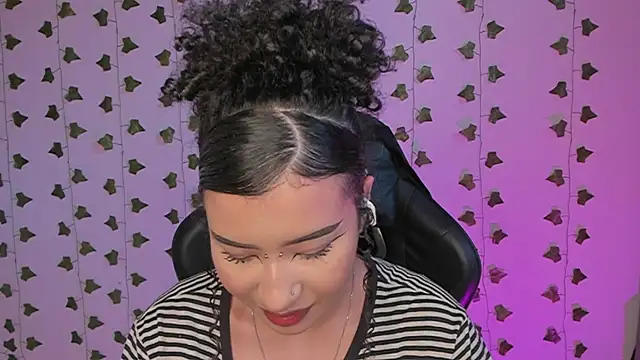 Liaaa_1's Live XXX Chat