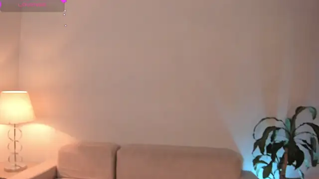 Chat XXX en directo de Holly_velvett