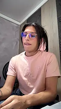 RoxelyTs live XXX chat
