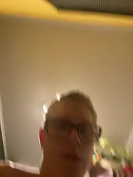 Webkamerová show skutyja