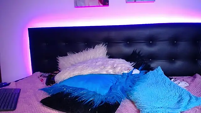 SeleneMore Live XXX Chat
