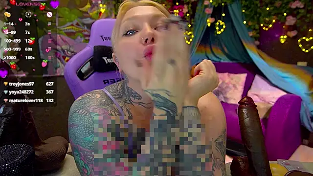 BlackedBarbie's Live XXX Chat