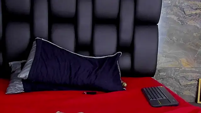May-Clanfort's Live XXX Chat
