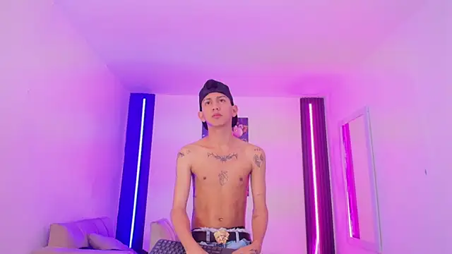 Marcus_and_Tony's Live XXX Chat