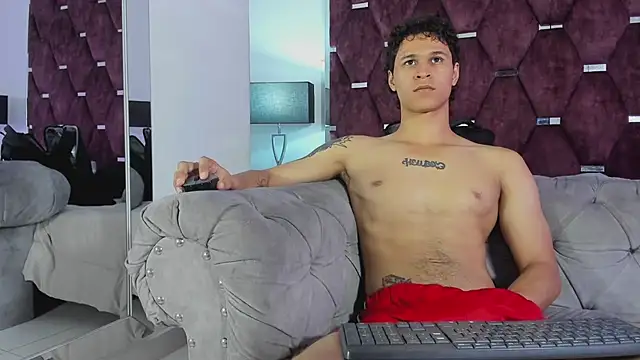 TonyBenedetti Adlı Modelin Canlı XXX Sohbeti