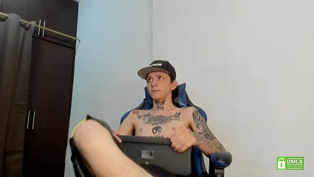 Nick_TattooedGuy Live XXX-Chat