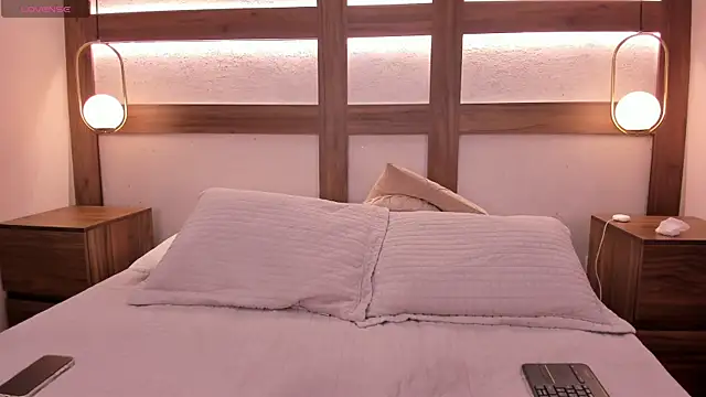 Chat +18 de Emii_Lux ao vivo