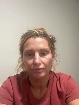 BaddieBossXX2 Adlı Modelin Canlı XXX Sohbeti