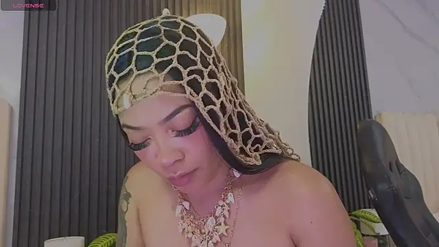Chat XXX en directo de Madiee_Rhea