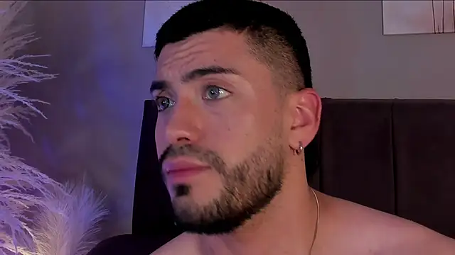 Chat XXX en directo de Alexander_Diazz