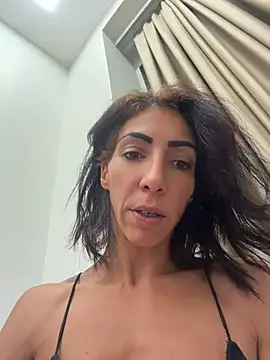 Yasmiinee Adlı Modelin Canlı XXX Sohbeti
