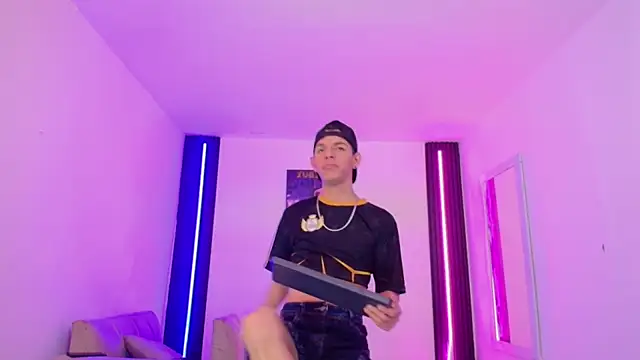 Marcus_and_Tony Live XXX-Chat