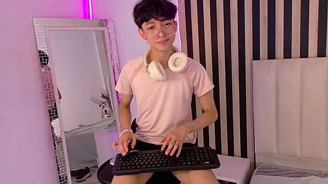 Twink_Sebas7: онлайн-секс-чат